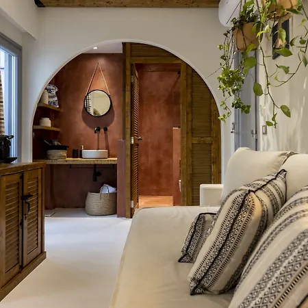 The Artemis Айя-Анна