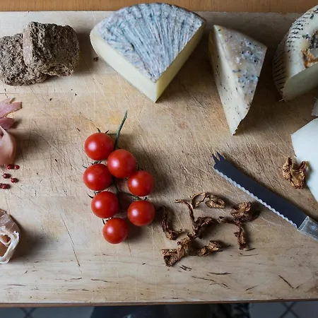 The Artemis 2* Αγία Άννα