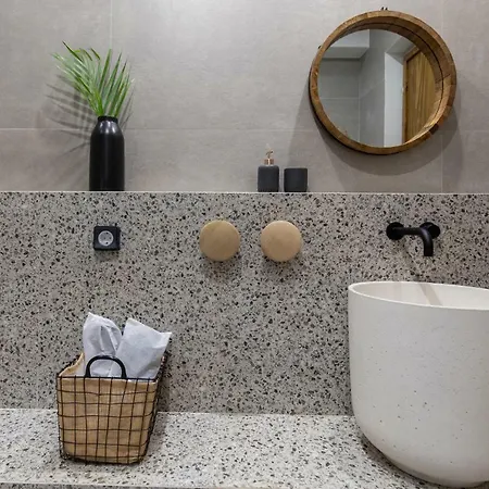 The Artemis Αγία Άννα