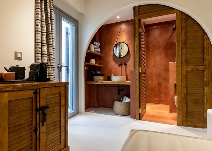 Отель The Artemis 2*